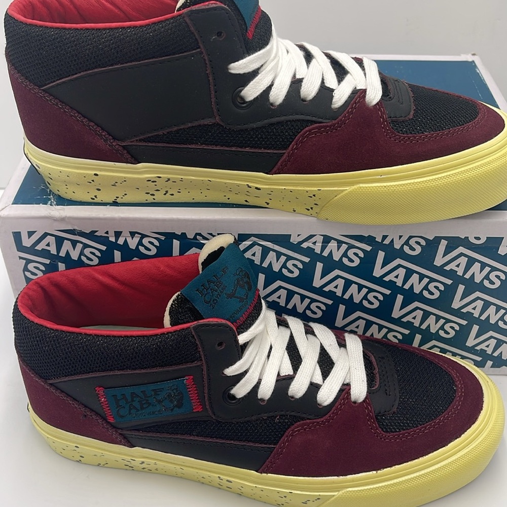 Vans WMNS Half Cab VIt L Vintage Sport Port Royale
VN0A5KC7FSJ
Sneakers - Picture 2 of 16
